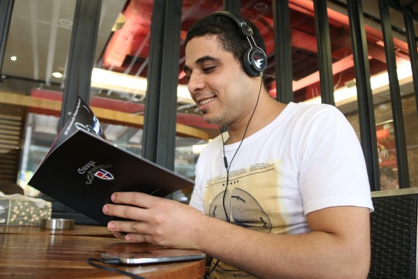 hombre_auriculares